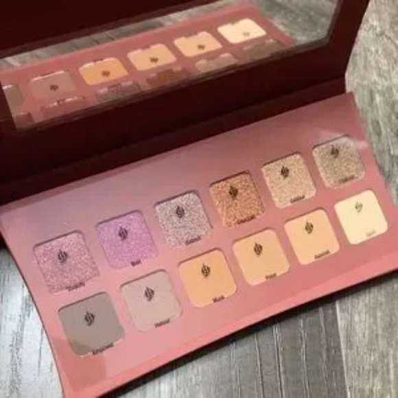 🆕 Illamasqua - Unveiled Artistry Eyeshadow Palette - Picture 4 of 12